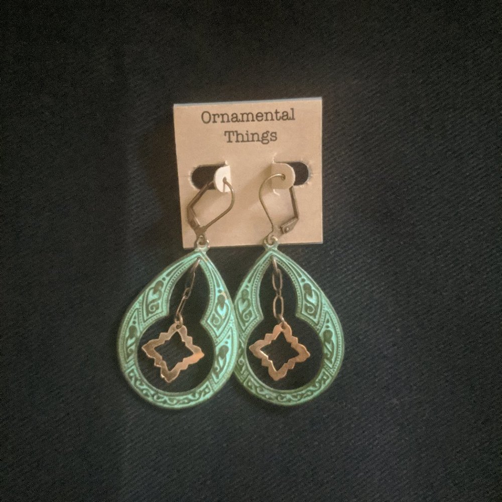 ORNAMENTAL THINGS Teardrop